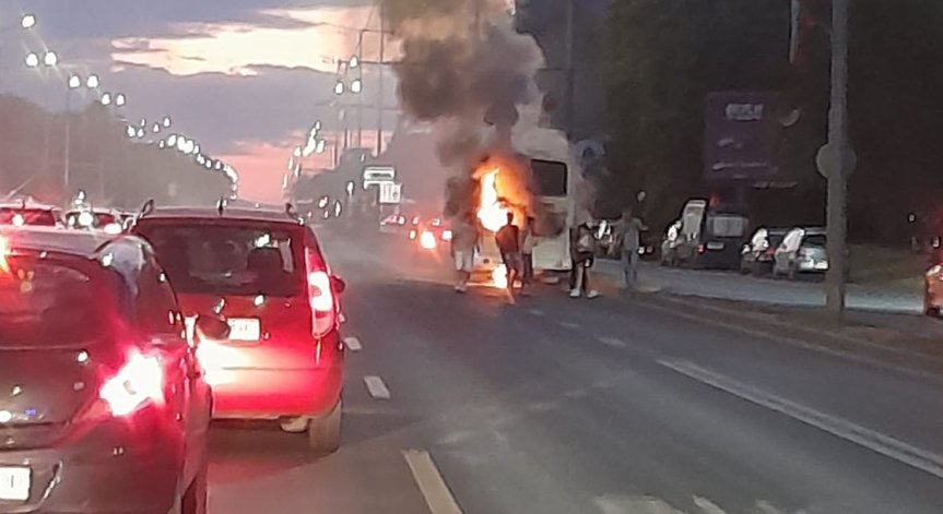 Движението на автомобили не е спряно