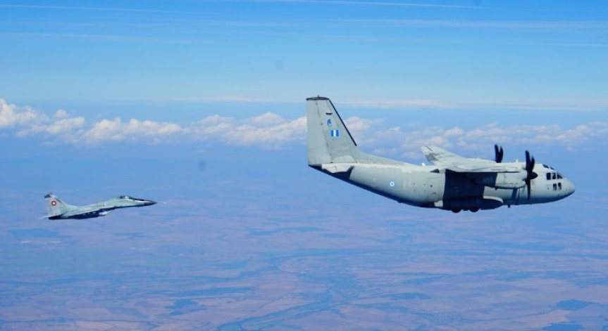 Гърция предаде на България самолет-нарушител като част от учение