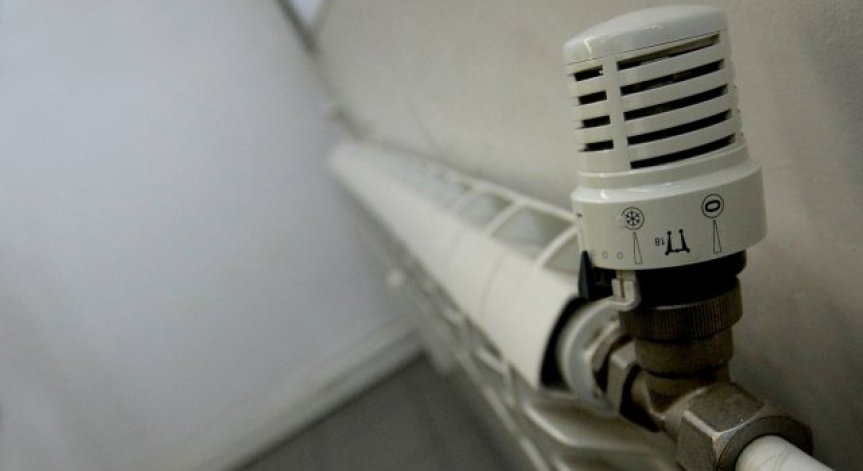 КЕВР: Няма основания за преразглеждане на цените на парното и тока