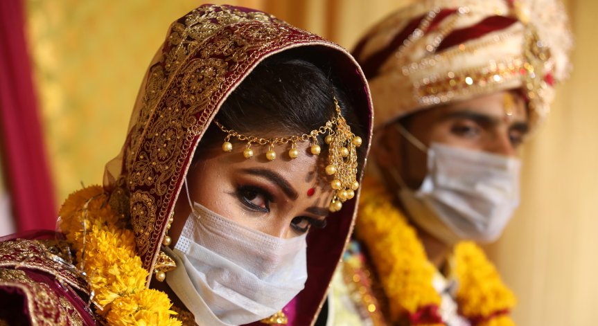 Как сватбите се превърнаха в огнища на Ковид-19?