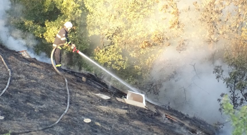 Гори депото в Цалапица.