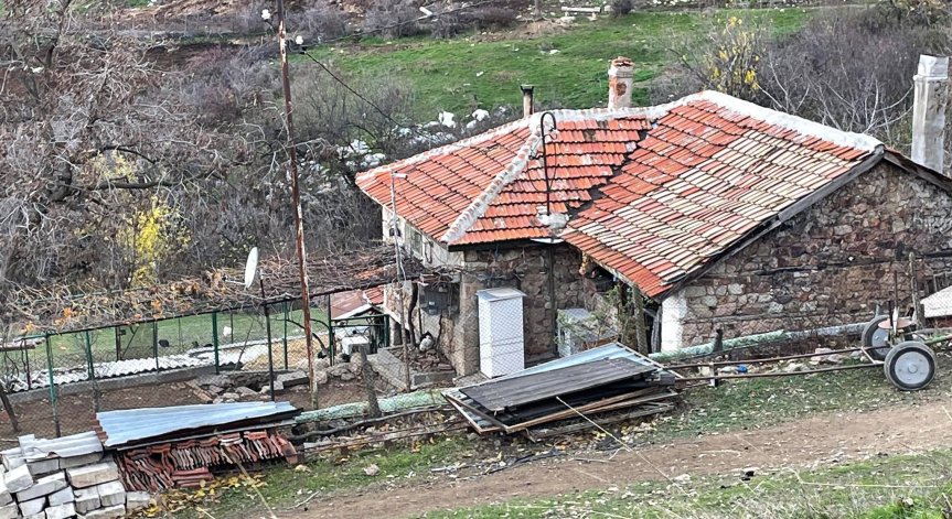 Задържаха въоръжения мъж от Сърница