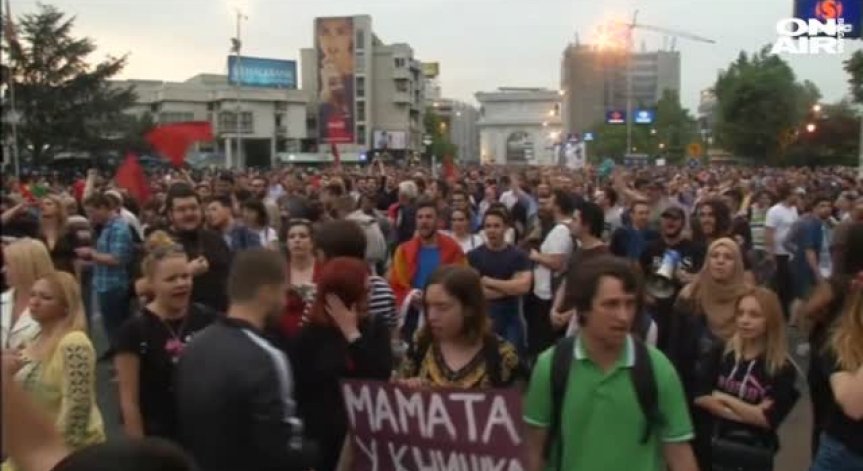 Още по-масови протести заляха Македония