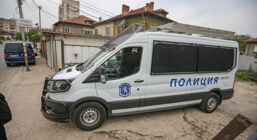 Пак меле в Ямбол - 8 са пострадали, трима са задържани, нападнаха и полицейски коли