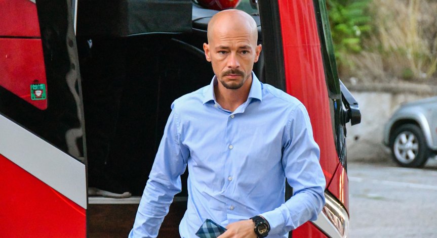 Ел Местро зачеркна двама играчи, дилема в ЦСКА преди 