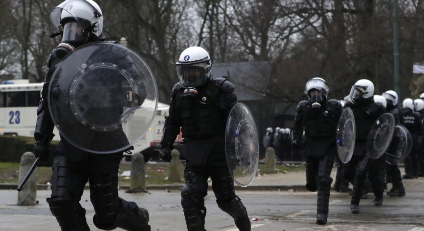 Микробус се вряза в кафене в центъра на Брюксел, шестима са ранени