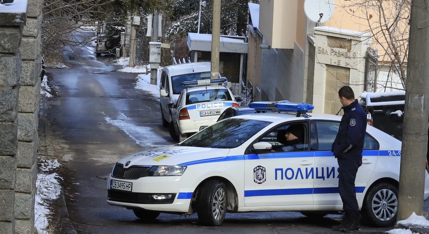 Трима тийнейджъри откраднаха дамска чанта, в която имало €600 