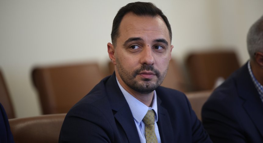 Министър Богданов: България не е готова да произвежда 155-милиметрови снаряди