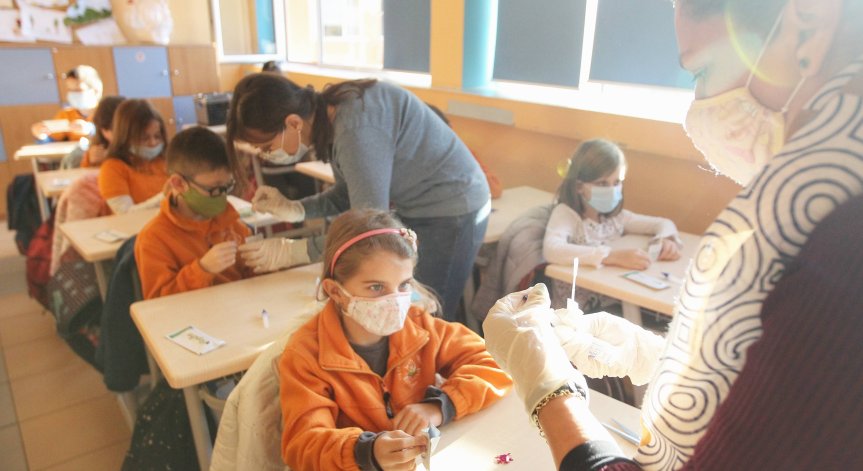 Надежда за родителите на карантинирани деца - може и да им се полагат болнични