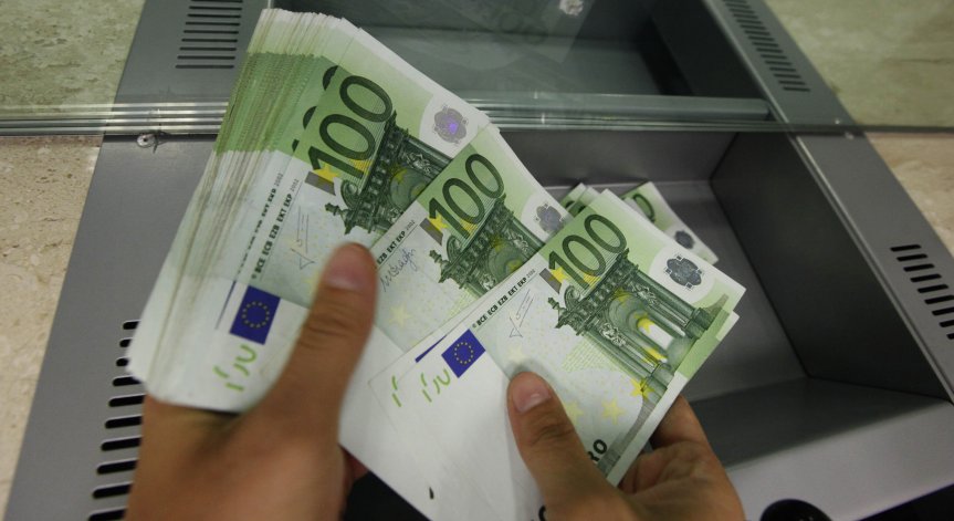 80% от задълженията остават деноминирани в евро.