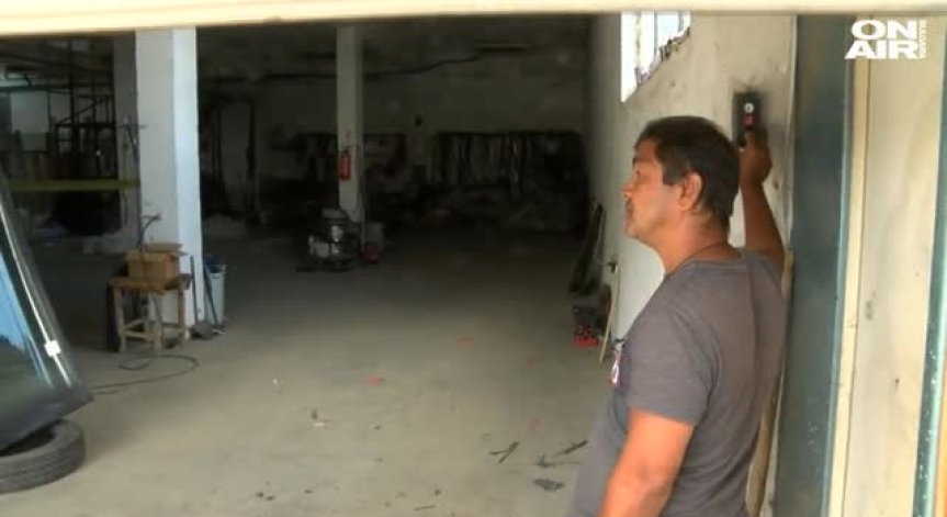 Трима работници пострадаха след пропадане на асансьор