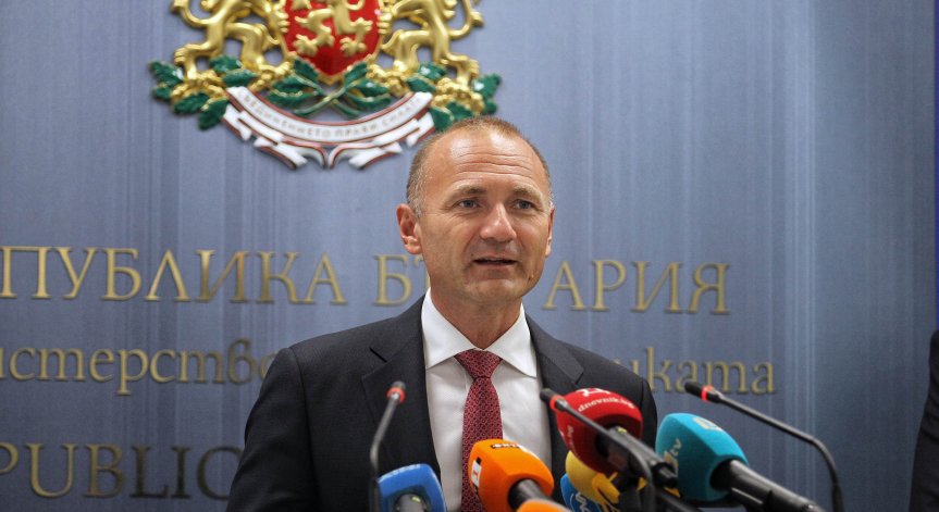 Министър Христов: Непрозрачни процедури са довели до високата цена на газа