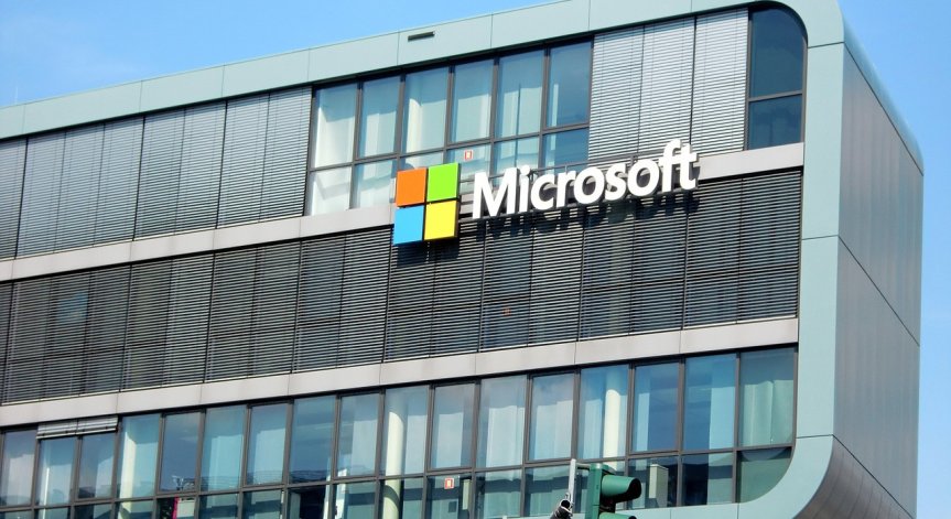 Пентагонът спря временно поръчката към Microsoft  