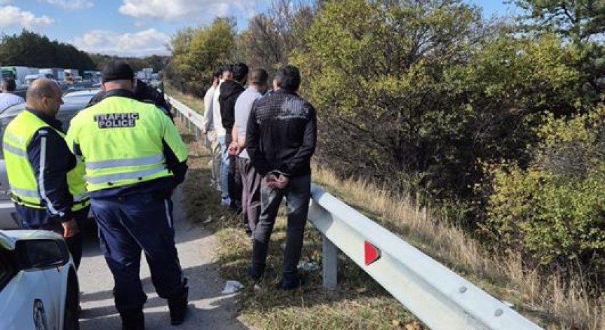 ГДБОП с нов удар: Задържаха още една група за трафик на мигранти