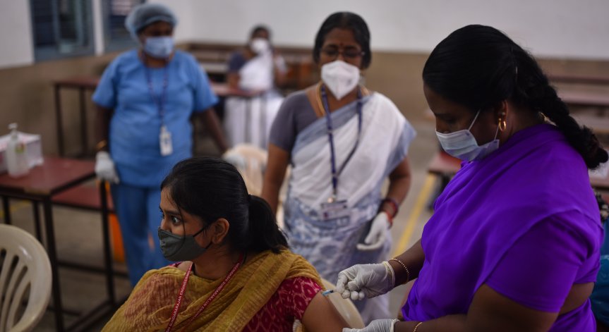 СЗО с много тревожни данни за смъртоносния вирус в Индия, който не спира да взима жертви