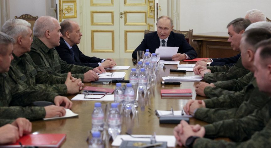 Путин: Русия запазва пълна инициатива на бойното поле