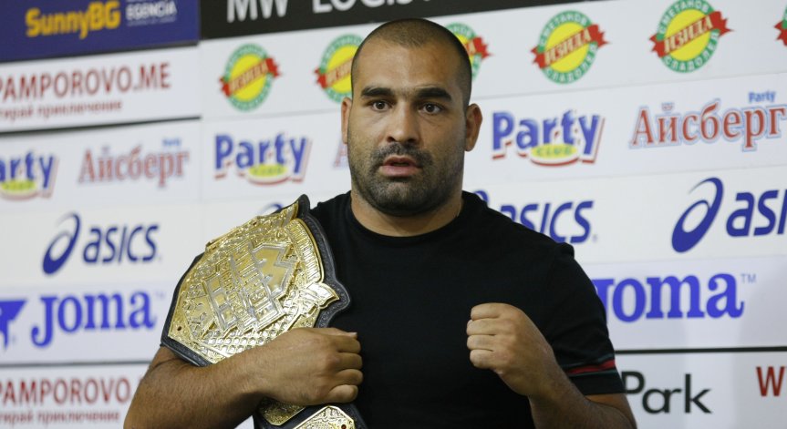 Багата отстъпи с една позиция в ранглистата на UFC