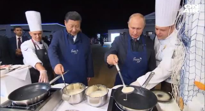 Путин се прояви като завиден готвач: Приготви вкусни блини за Си Дзинпин