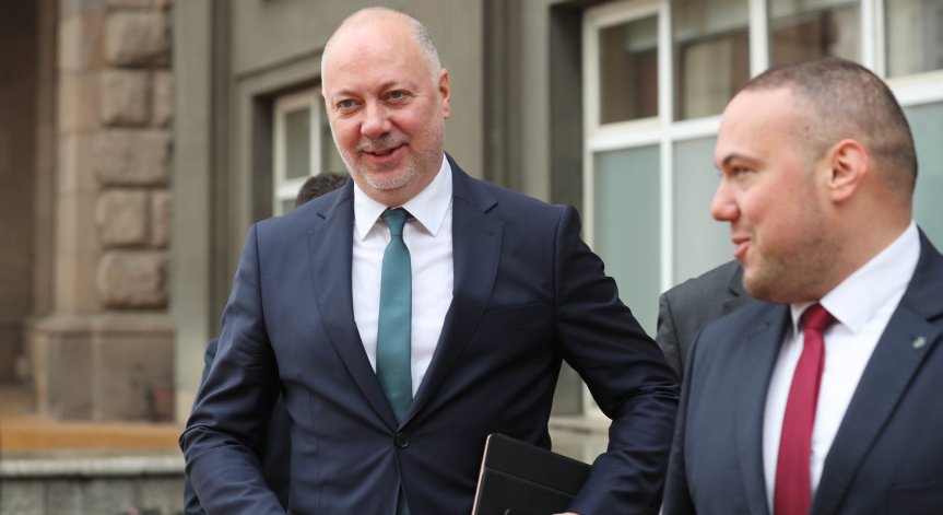 Премиерът говори в Брюксел.