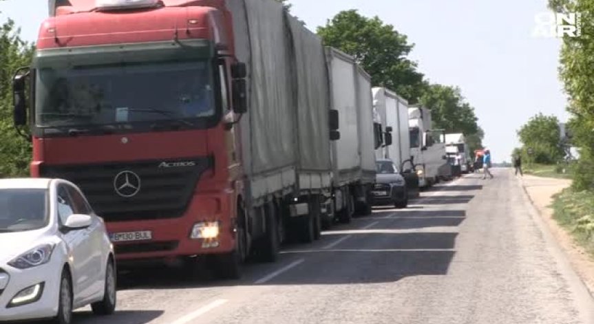 ТИР-катастрофа блокира пътя Русе-Бяла