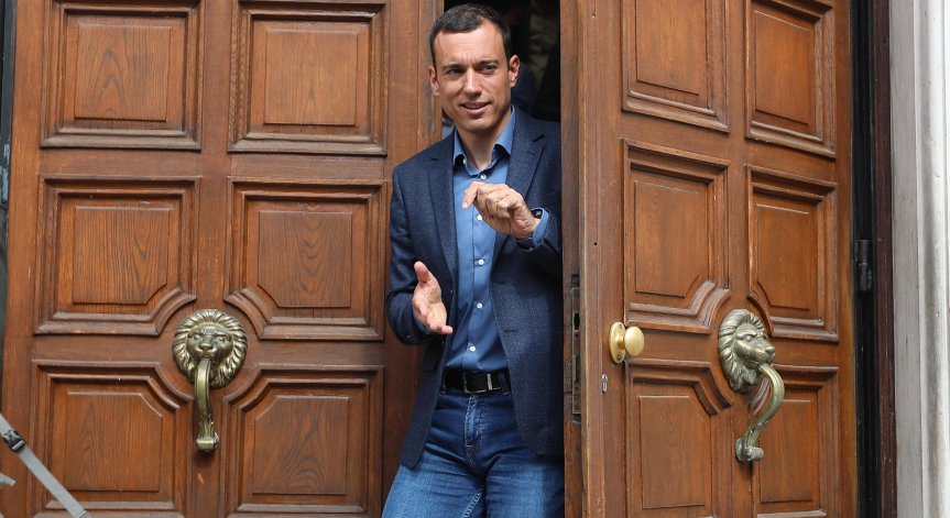 Терзиев води с 10% пред Хекимян в надпреварата за София, сочи проучване