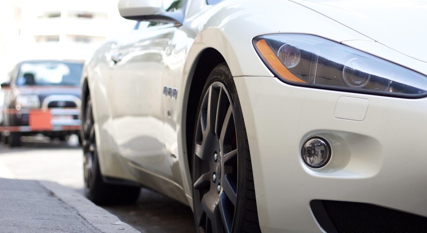 Само за първите пет месеца в страната са регистрирани 36 броя Bentley, 48 Maserati, 28 Lamborghini.