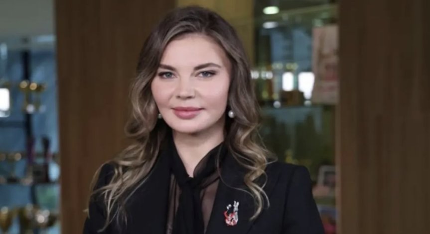 Кабаева е бронзов медалист от Сидни 2000.