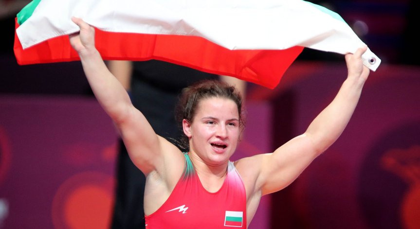 Биляна Дудова триумфира на турнирa по борба в Румъния