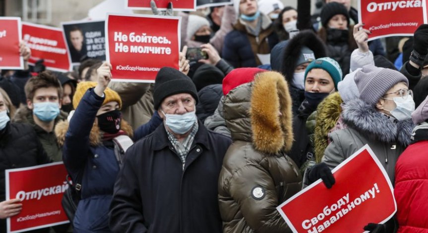 Стотици арестувани на протестите в подкрепа на Навални, сред тях и съпругата му