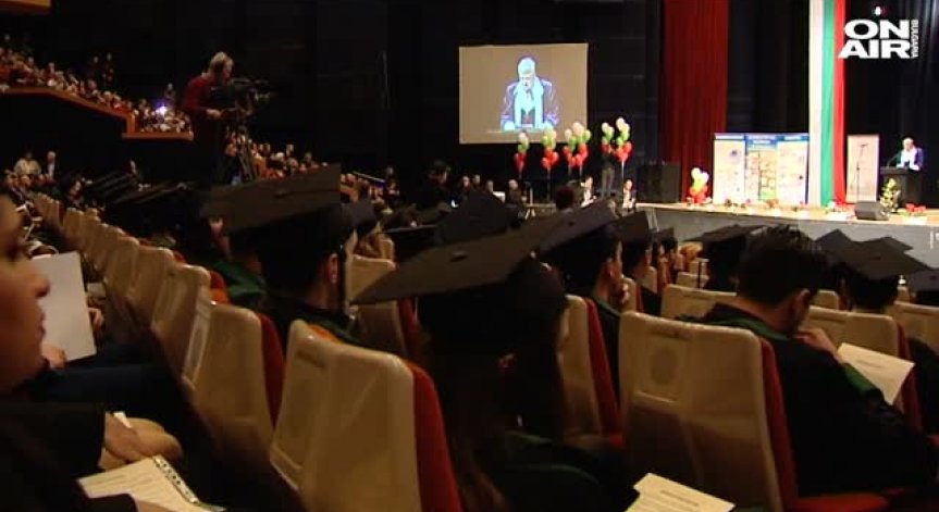 Да бъдеш лекар: Път осеян с трудности, но и повод за гордост!