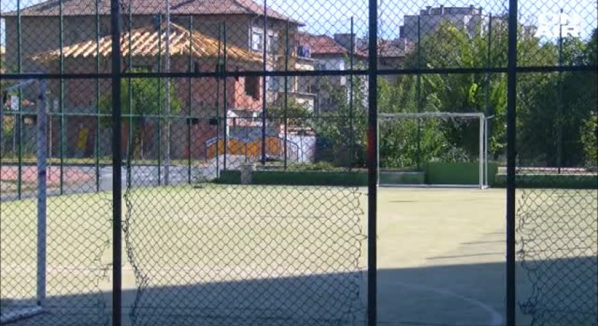 Футболна врата затисна и прати 13-годишно момче в безсъзнание