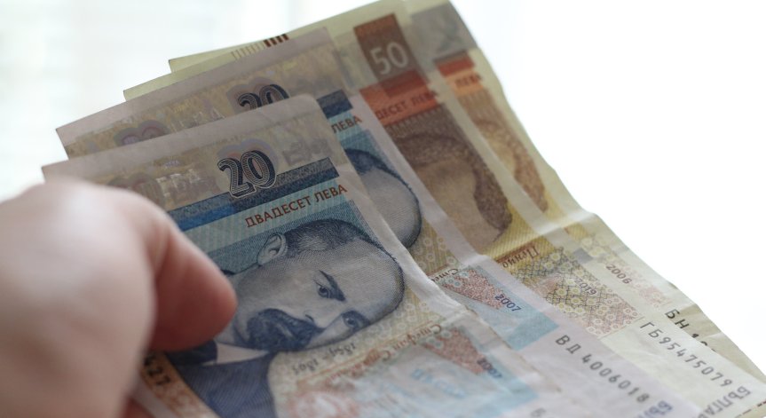 Полицай намери изгубени пари в центъра на София, търсят собственика им