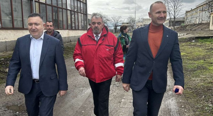 Росен Христов дари климатици в Карловско, частна компания поема електричеството