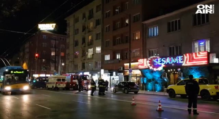 Пожар горя в жилищна сграда на 