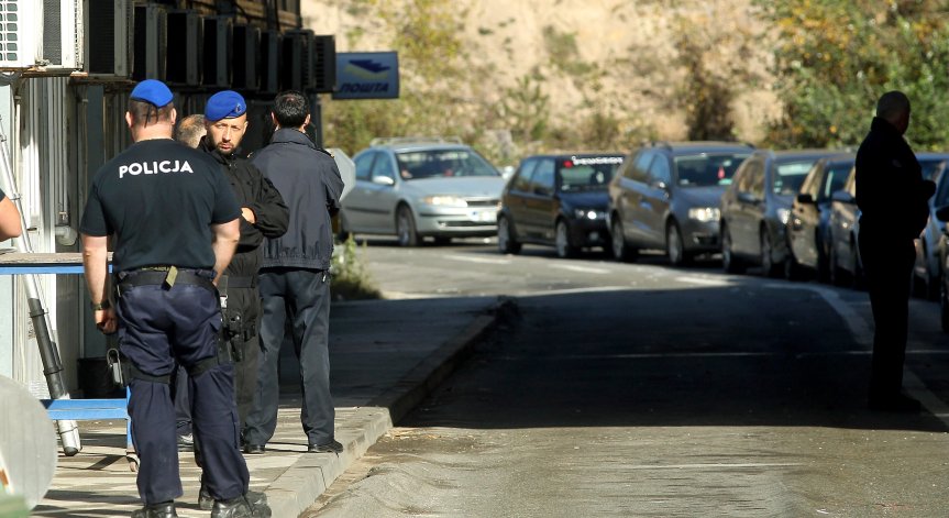 Размирици тресат Косово: Полицията и местни сърби се стреляха след пътна блокада