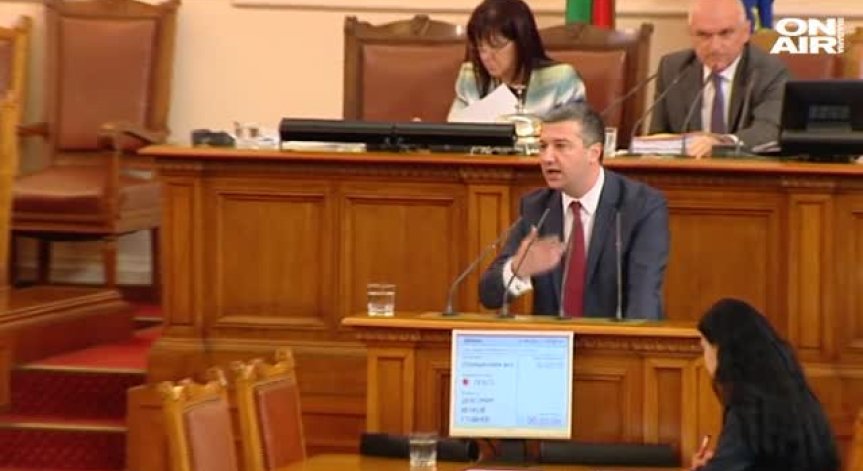 БСП напуска Председателския съвет на парламента!