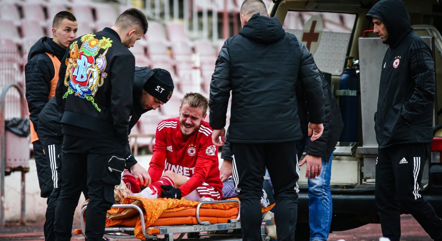 Защитникът на ЦСКА Тибо Вион е с разкъсани връзки на глезена