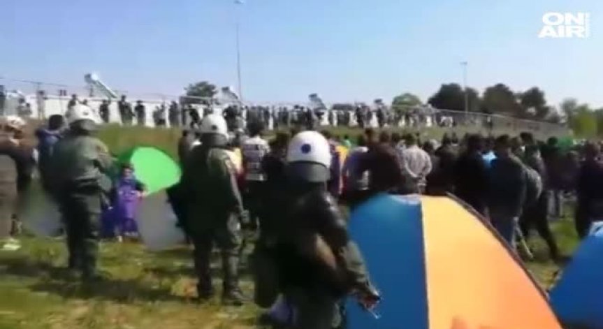 Над 1000 бежанци тръгнаха от Солун към Германия, спряха ги