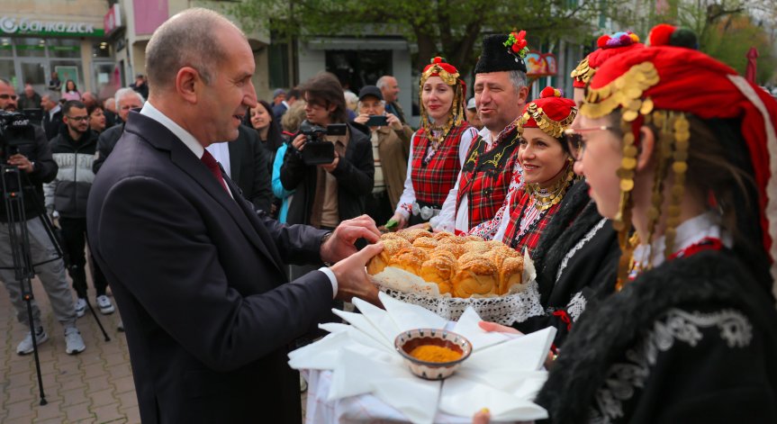 Радев: България се надига, трябва масово гласуване като в Унгария