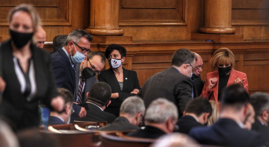 В НС отказаха да обсъждат намаляване на депутатските заплати