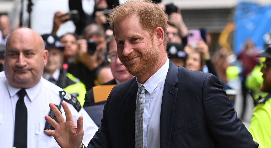 Крал Чарлз не пожела да намери време да се види със сина си принц Хари