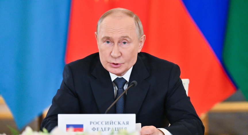 Възникват нови мощни центрове на икономически растеж, финансово и политическо влияние, посочи Путин.