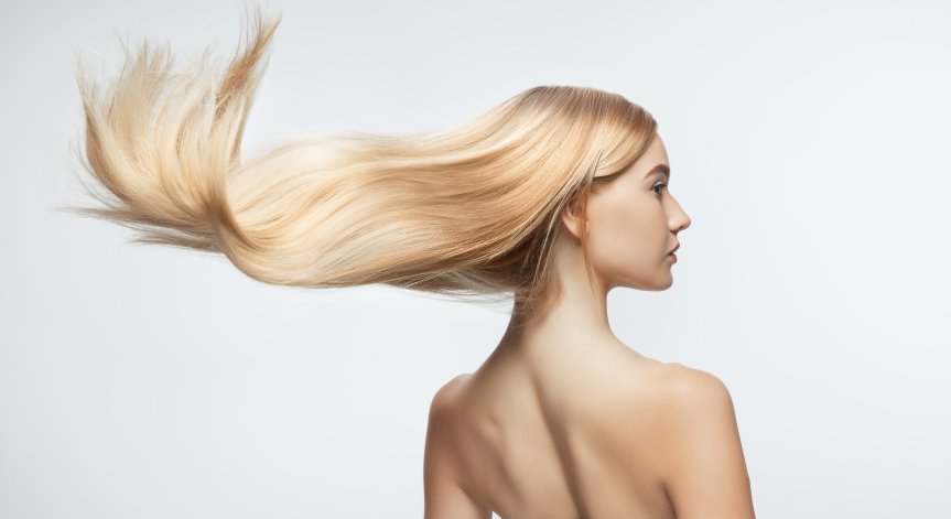 Дългата коса е често мечтана от жените.