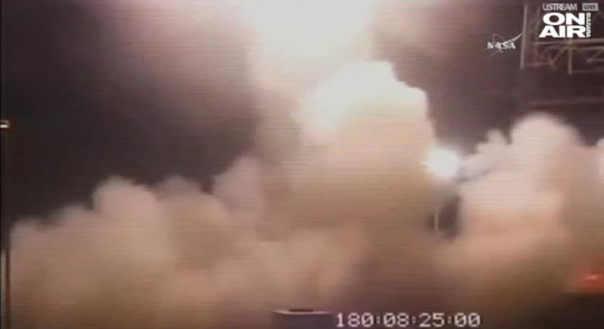 Уникално явление: НАСА пусна ракети, които оцветиха небето