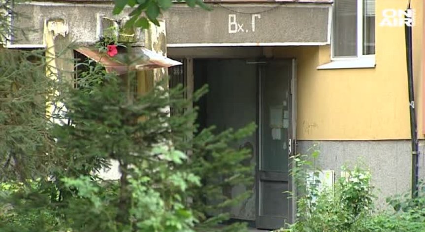 Пловдив: Мъж се хвърли от балкон на четвъртия етаж