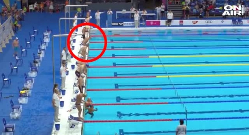 Испански плувец отдаде почит на загиналите в Барселона