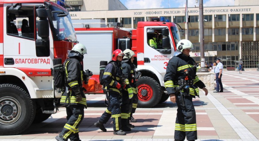 Над 1000 пожарникари денонощно са на крак у нас, внимавайте с цигари и барбекюта