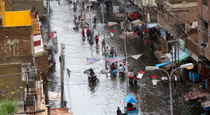 Суша и наводнения: Климатичните промени ли са виновни за природните катастрофи?