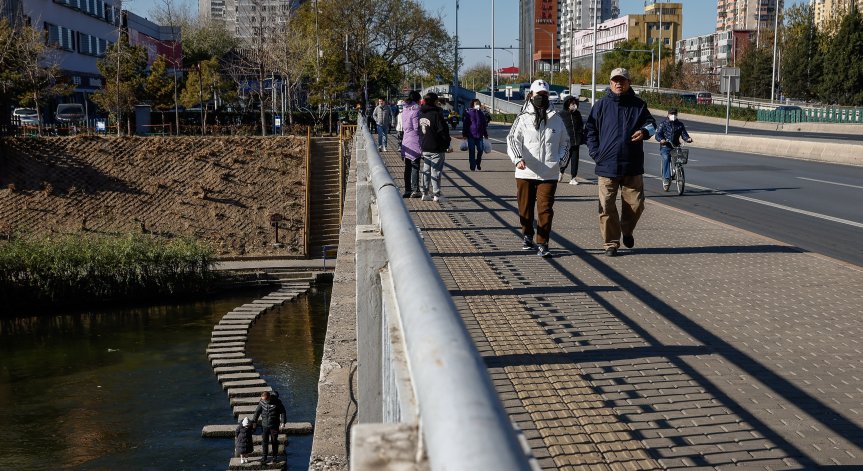 В Китай: Трети пореден антирекорд по брой на откритите случаи на Ковид-19 
