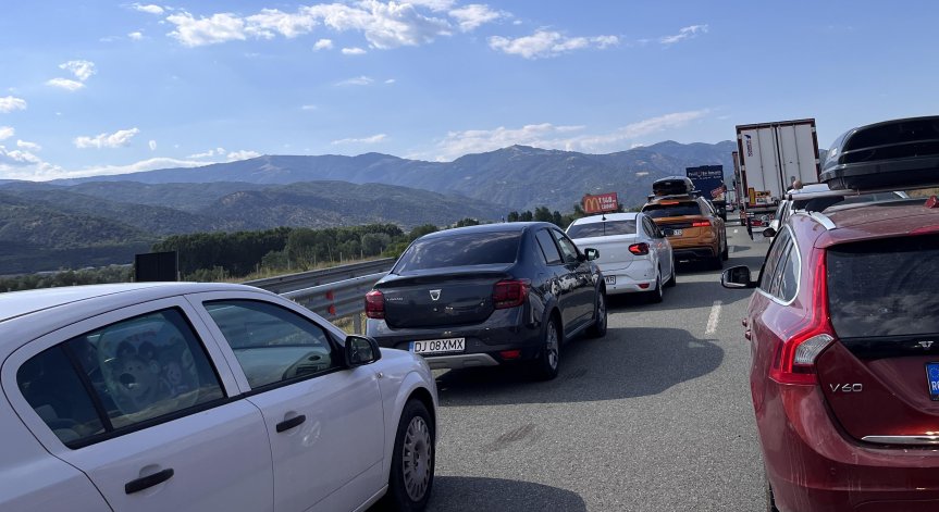 Временната промяна е за подмяна на осветителни тела на четири пътни възeла.